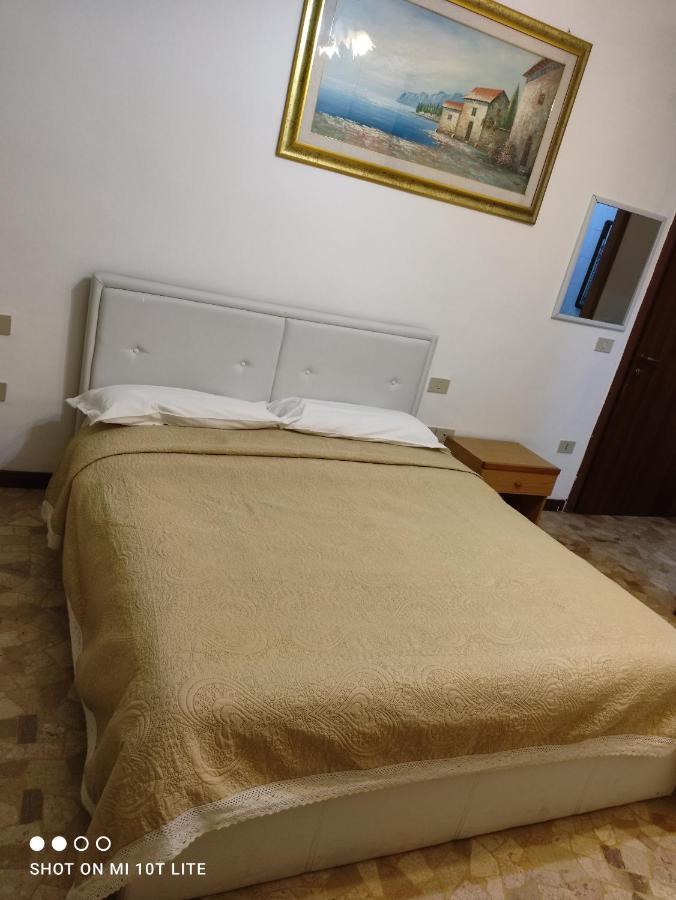 The Caponi Bros Bed & Breakfast Местре Екстериор снимка