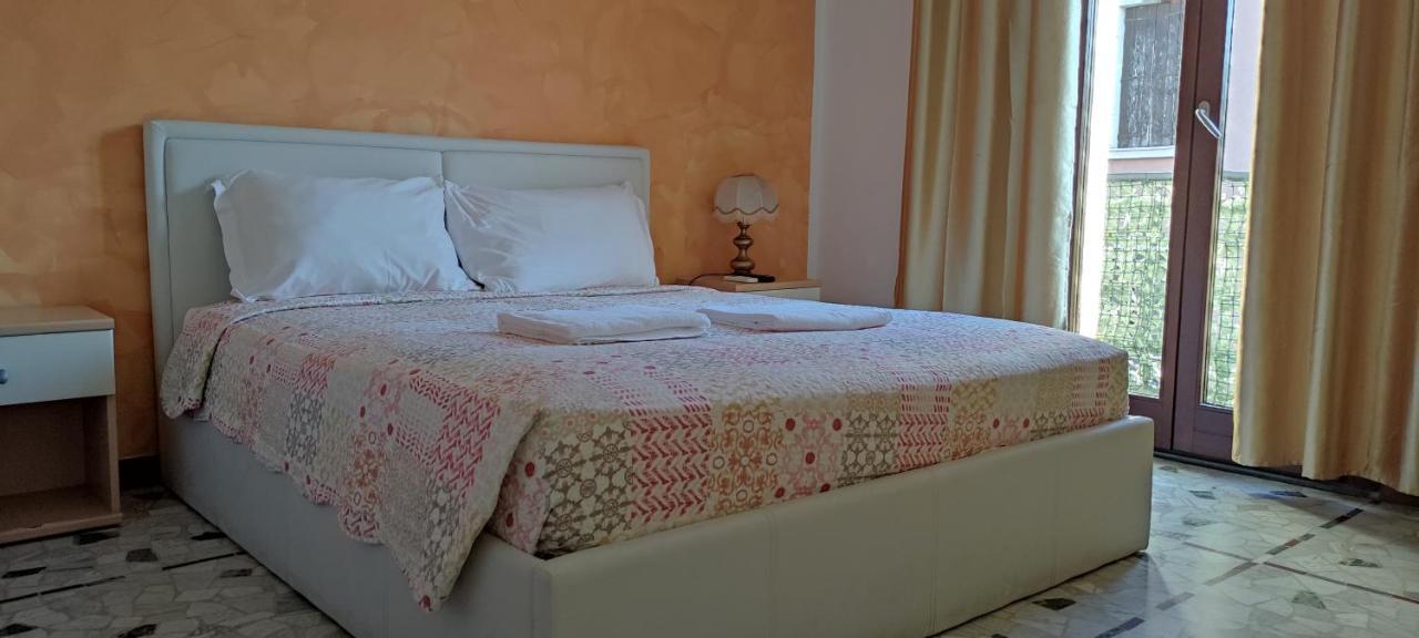 The Caponi Bros Bed & Breakfast Местре Екстериор снимка