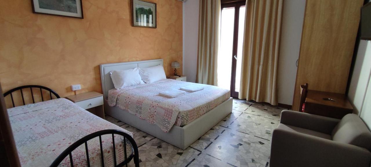 The Caponi Bros Bed & Breakfast Местре Екстериор снимка