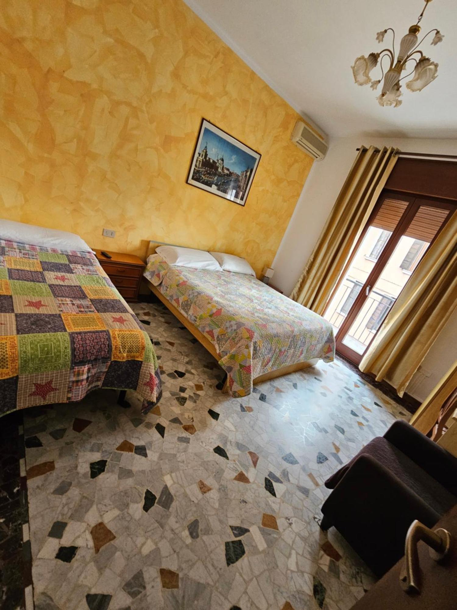 The Caponi Bros Bed & Breakfast Местре Екстериор снимка