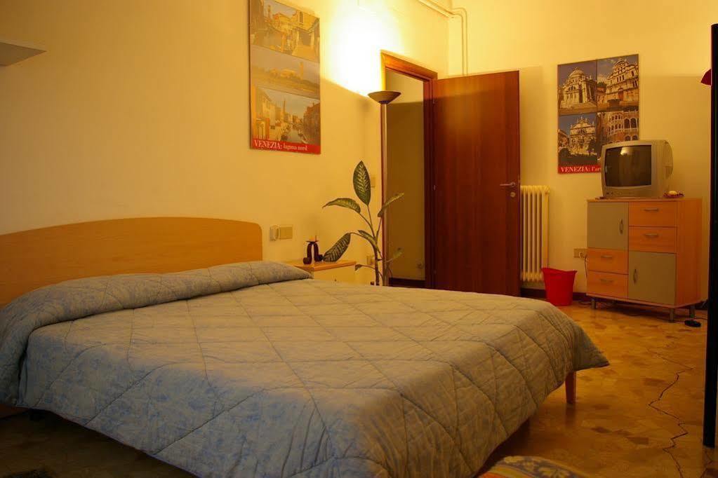 The Caponi Bros Bed & Breakfast Местре Екстериор снимка