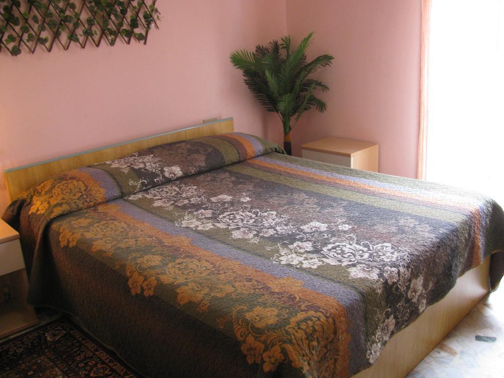 The Caponi Bros Bed & Breakfast Местре Стая снимка