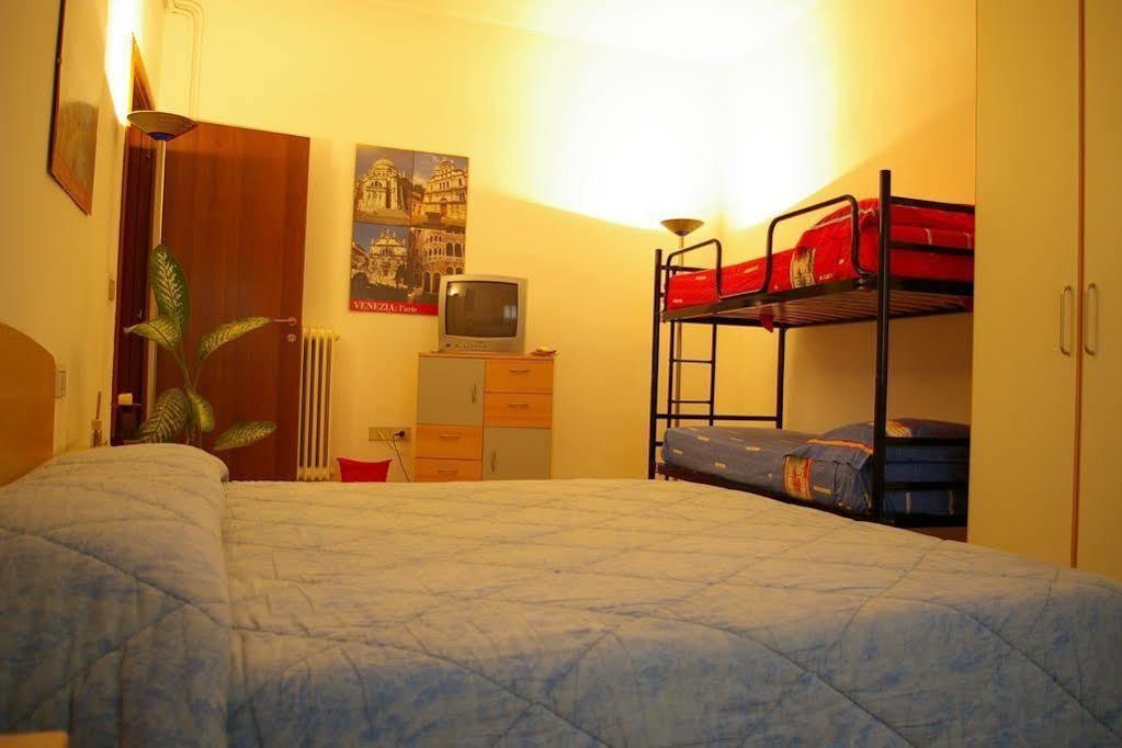 The Caponi Bros Bed & Breakfast Местре Екстериор снимка